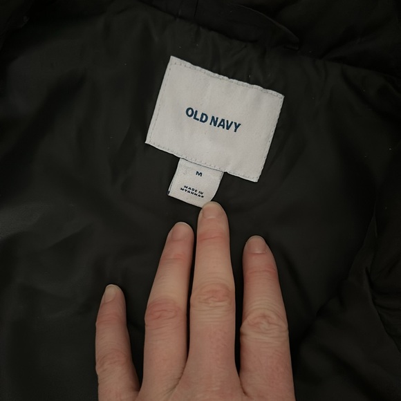 OLD NAVY BLACK QUILTED VEST NWT - Picture 3 of 4